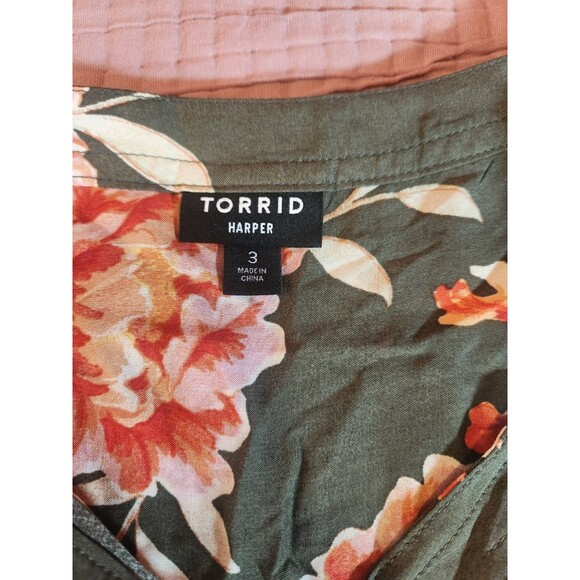 Torrid Harper Womens Green Floral Roll Tab Sleeve Split V-Neck Blouse Top Size 3 - Picture 3 of 6